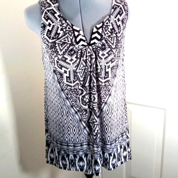 Womens Sz Med Blk & White Aztec style with sequins - Picture 2 of 9